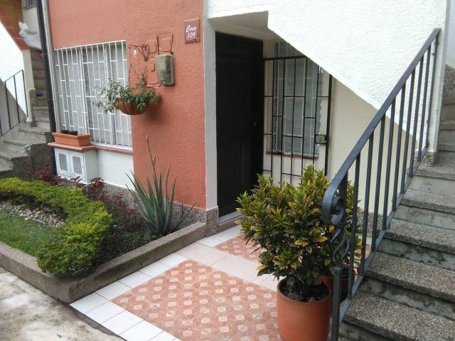 ARRIENDO CASA COMPLETAMENTE AMOBLADA