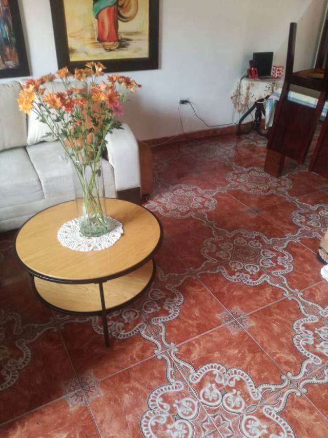 VENDO CASA AMPLIA EN BUENOS AIRES