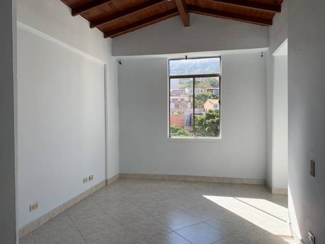 Vendo hermoso apartamento diagonal al exito de Robledo