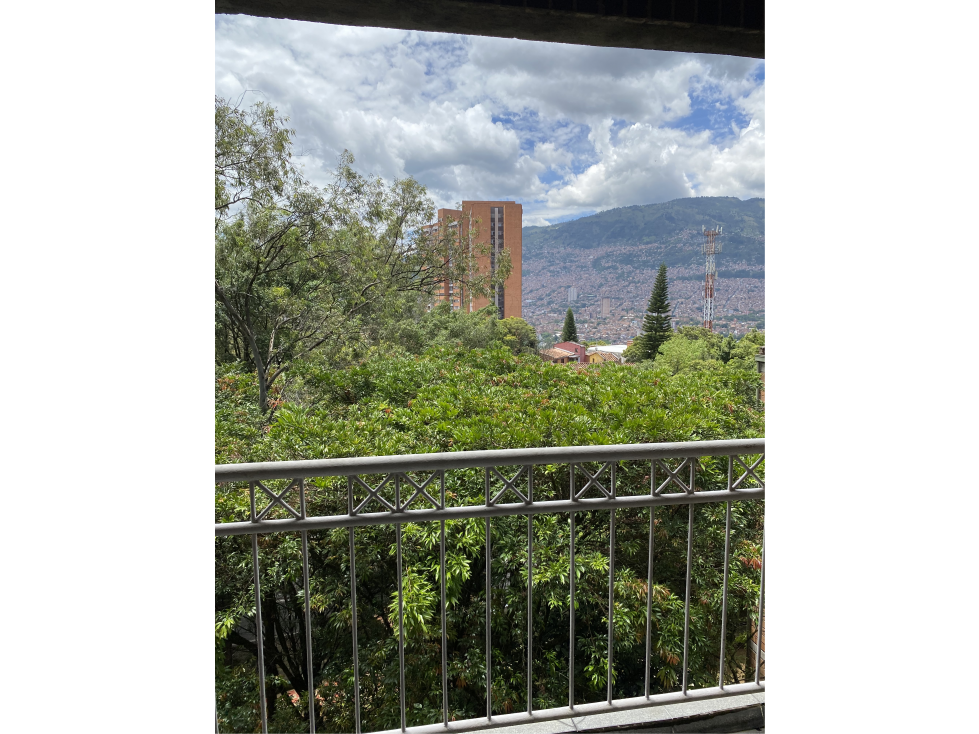 Amplio apartamento en venta en Altamira,Medellin