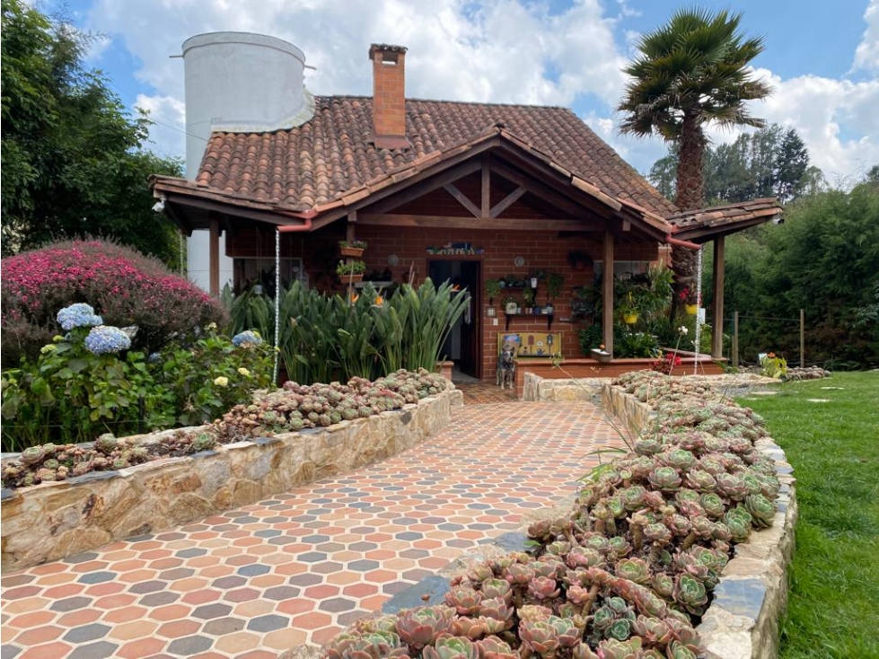 VENTA DE CASA LOMA DEL ESCOBERO