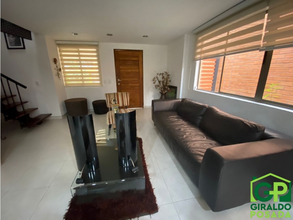 ARRIENDO  CASA DUPLEX   EN LA ESTRELLA - SURAMERICANA