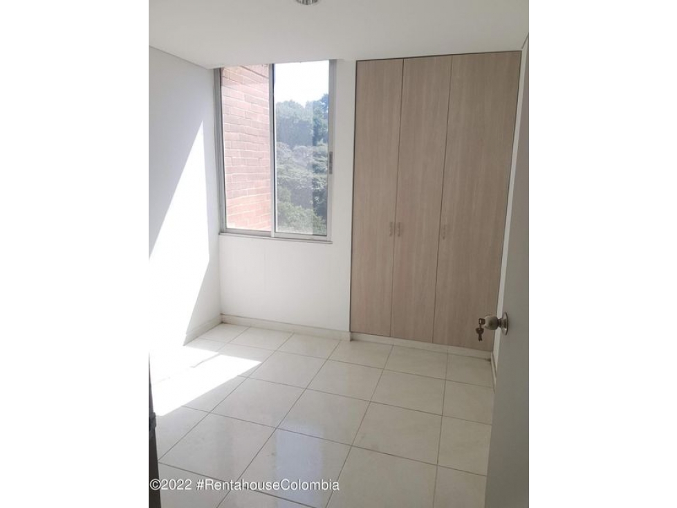 Vendo Apartamento en  Prados del Este M.C22-2248