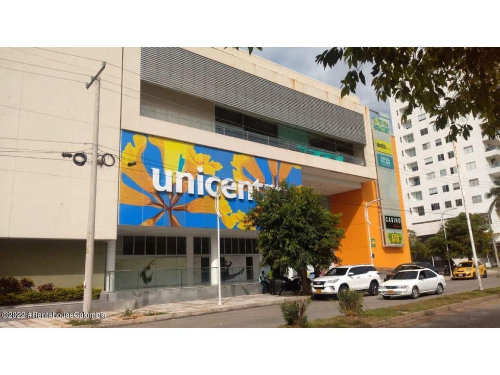 Vendo Comercial en  Unicentro C.C 22-2479