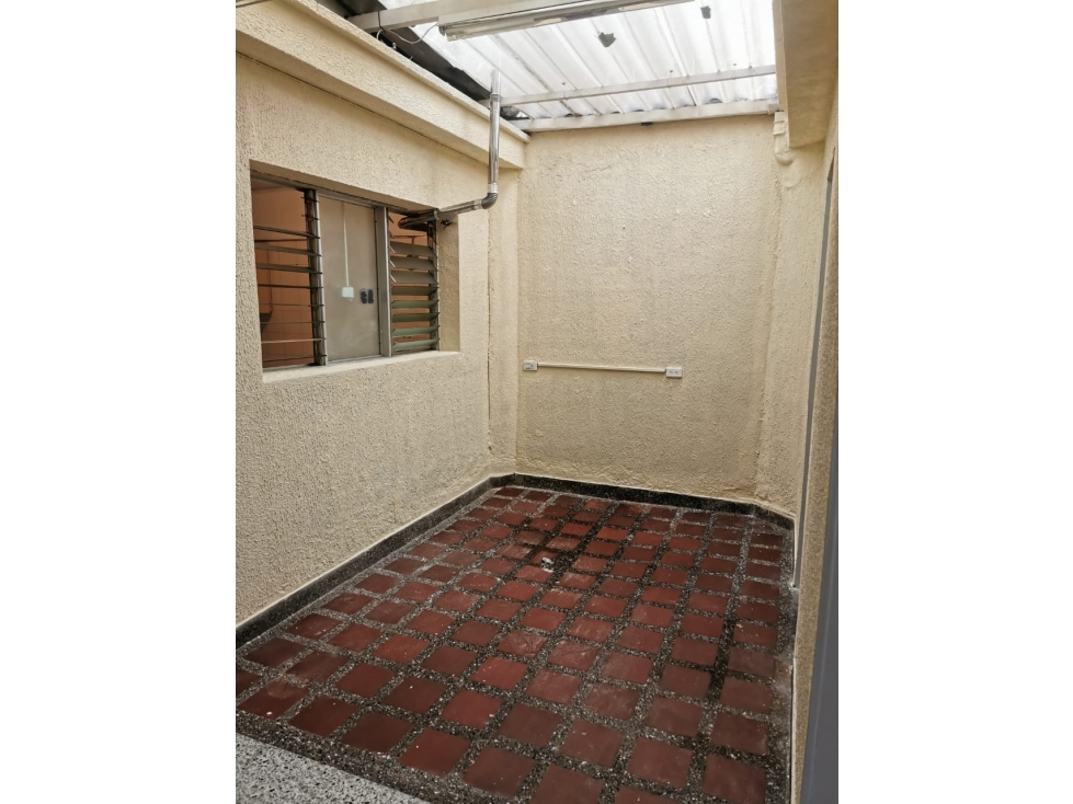 VENDO CASA  PRIMER PISO EN SANTA MONICA