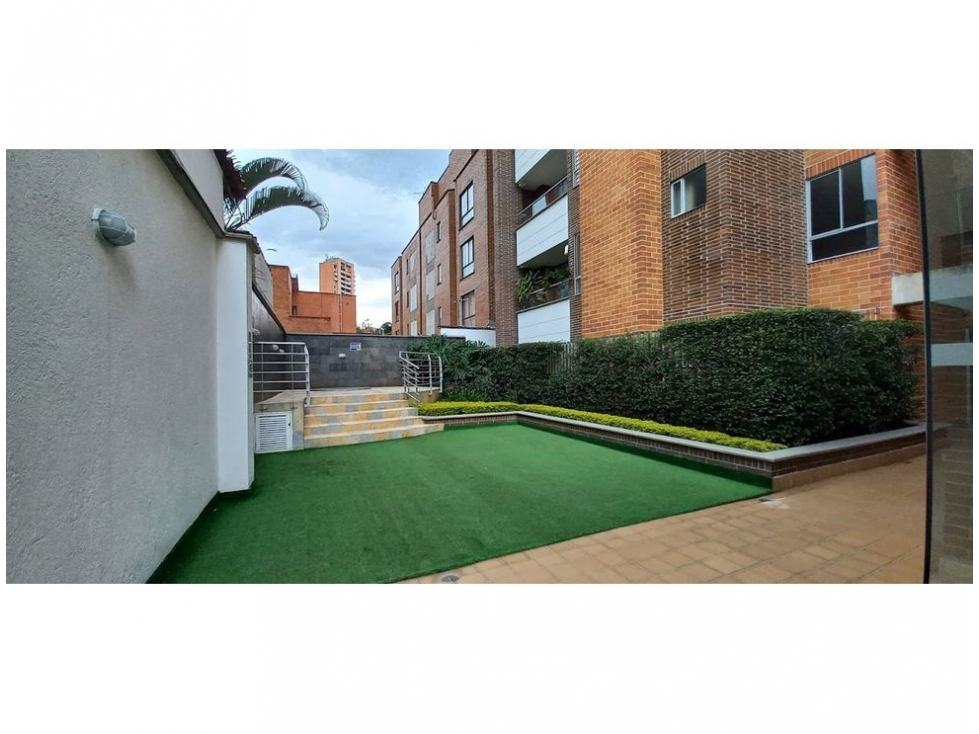 VENDO AMPLIO APARTAMENTO EN LAURELES - SECTOR SANTA TERESITA