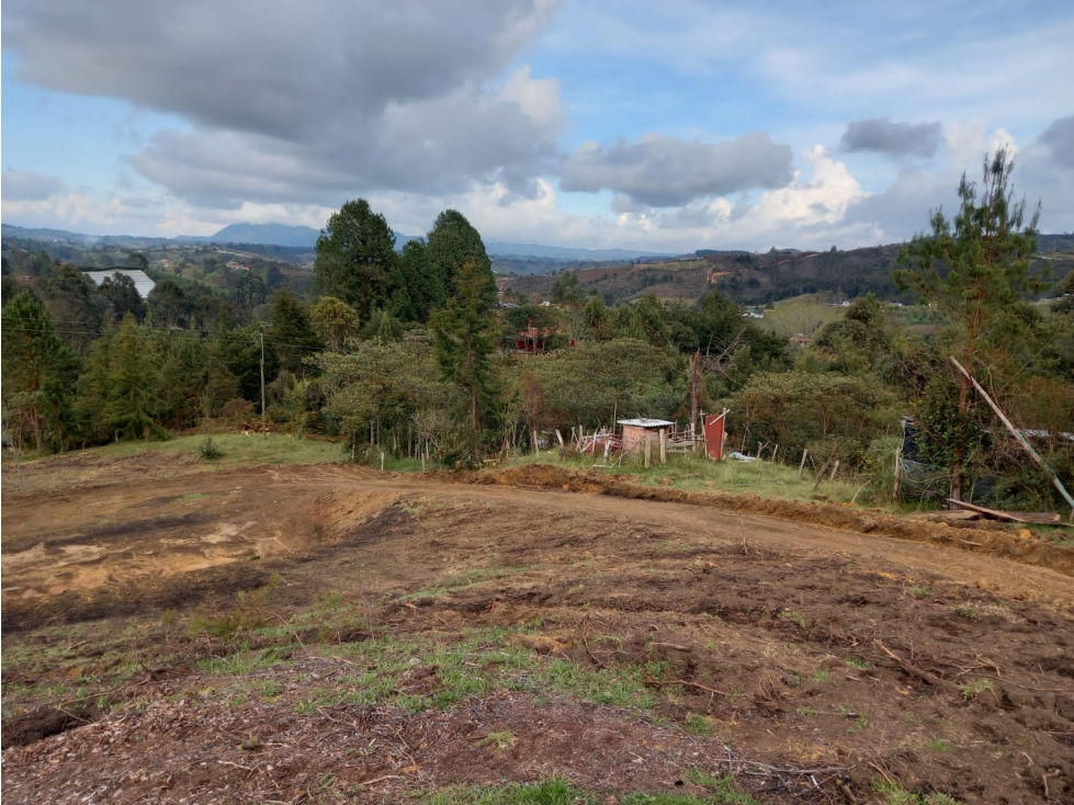 HERMOSO LOTE EN VENTA GUARNE EXCELENTE UBICACIÓN