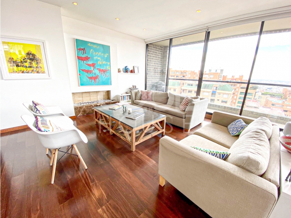 Apartamento Dúplex con terraza en venta en Los Rosales