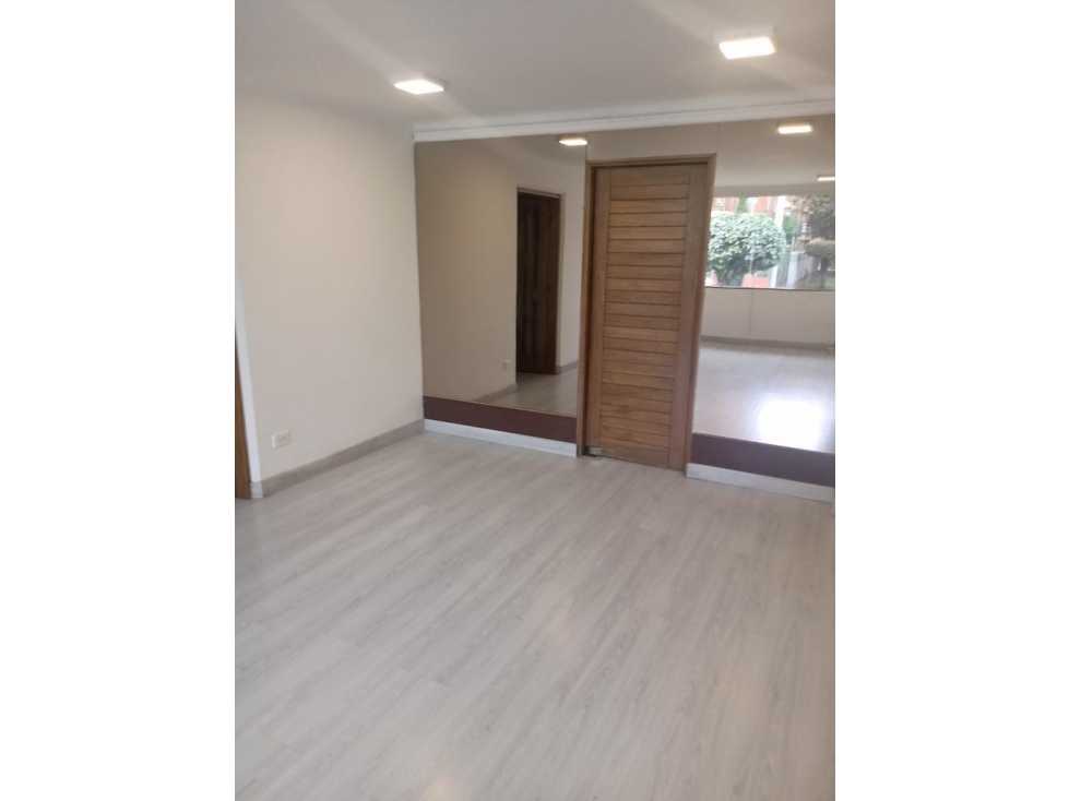 APTO PARA REMODELAR EN VENTA - CHICÓ NAVARRA, BOGOTÁ