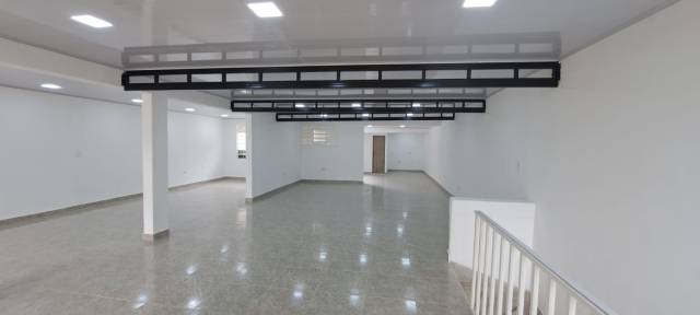 ARRIENDO en Cali LOCAL barrio San Vicente frente al Centro Comercial La Pasarela.